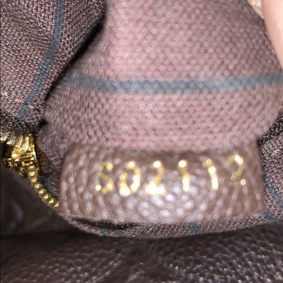 Artsy MM in deep chocolate brown Empreinte Leather - Picture 7 of 8